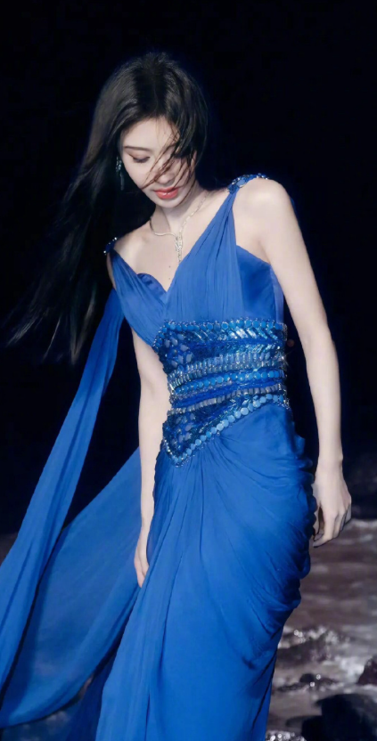 鞠婧祎好美，我忍不住分享我的壁纸给你们用