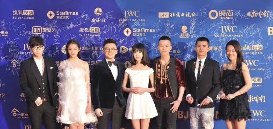 看到一组旧图，突然意识到，为什么苏有朋当初死活都要陈都灵来主演《左耳》了。

