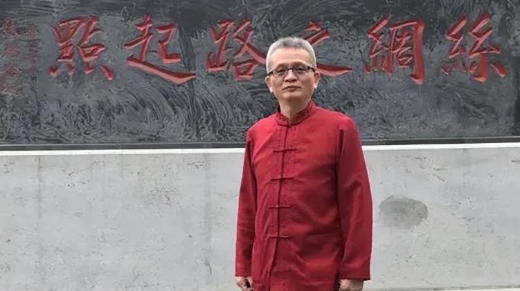 台湾富豪魏明仁“胆大妄为”：在台湾省建毛主席纪念馆，升共产党党旗，举办升旗仪式，