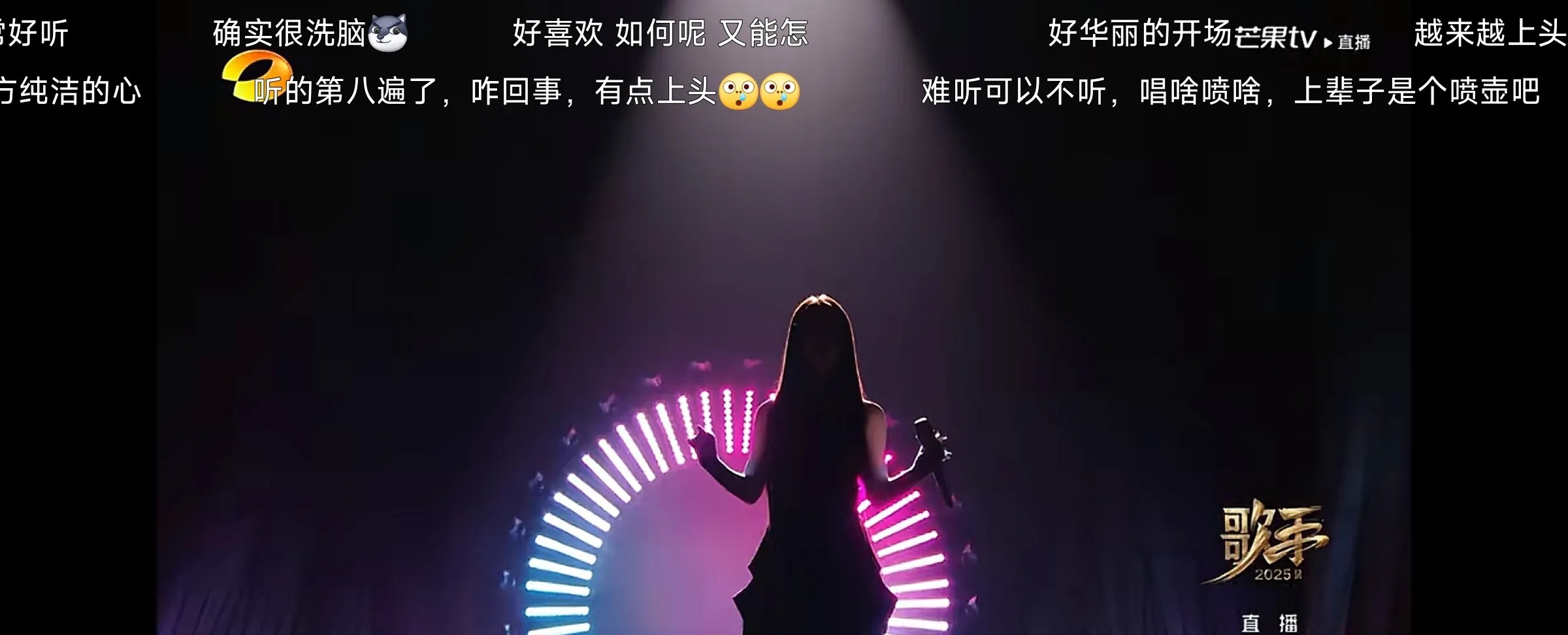 单依纯参加《我是歌手》，每期都会登上热搜。

这姑娘2020年凭借《好声音》出