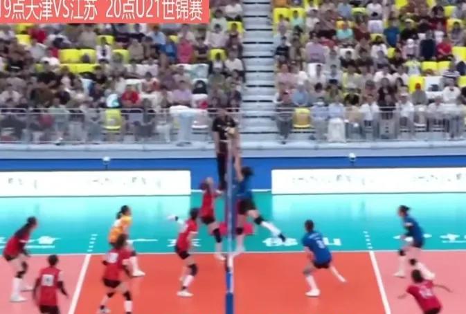仲慧对倪梦杰隔网对决，于师羽稳定，杨玛伊婷有进步，上海女排有惊无险先胜！
   