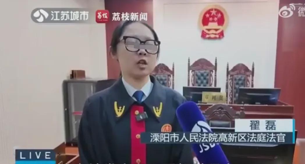 江苏溧阳，男子去亲戚家串门，亲戚家养的秋田犬，这年头，去亲戚家串门还得冒着生命危