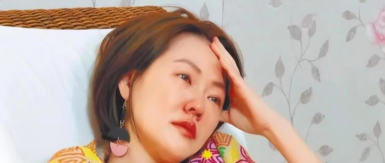 小s如果坐实了给她姐和后姐夫牵线搭桥的事是真的，就等同于她将远离娱乐圈了。
如