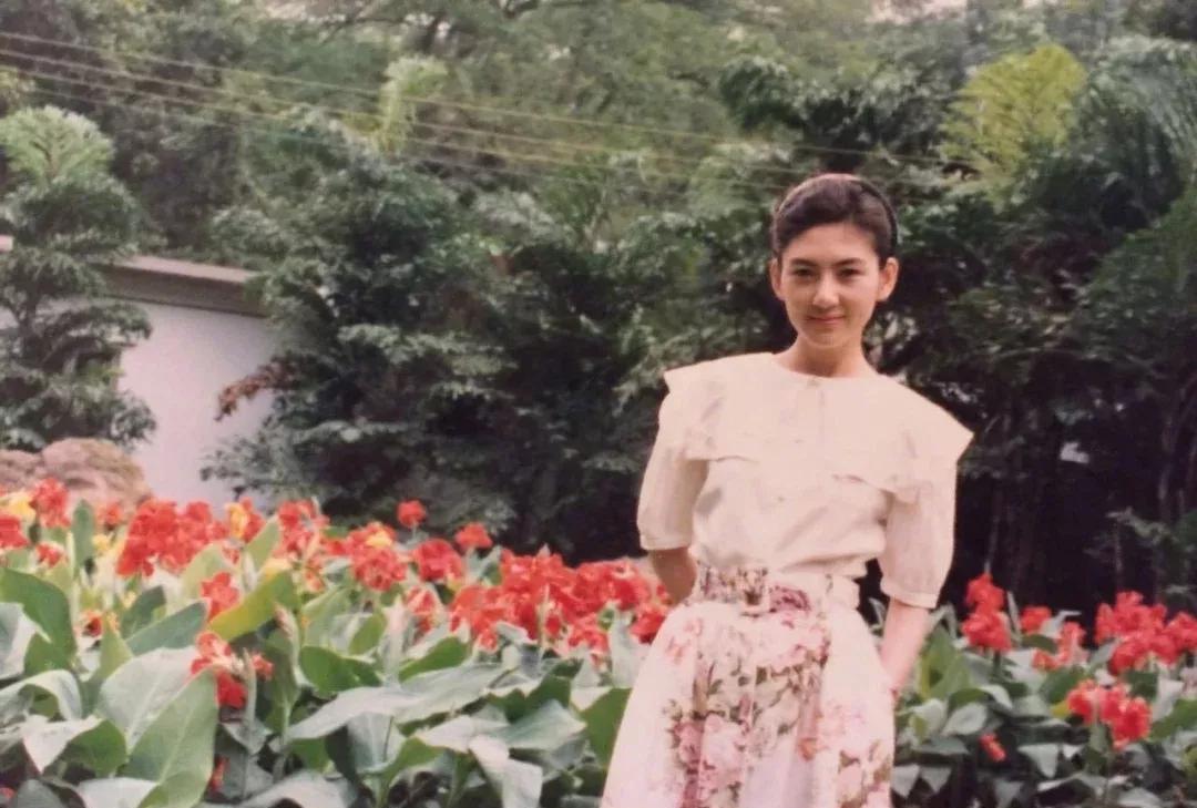 程晓玥的妈妈美得像黄奕！