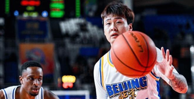 在对阵新疆队这场比赛中，赵睿打出了自己的高光比赛，全场比赛得到23分5篮板6助攻