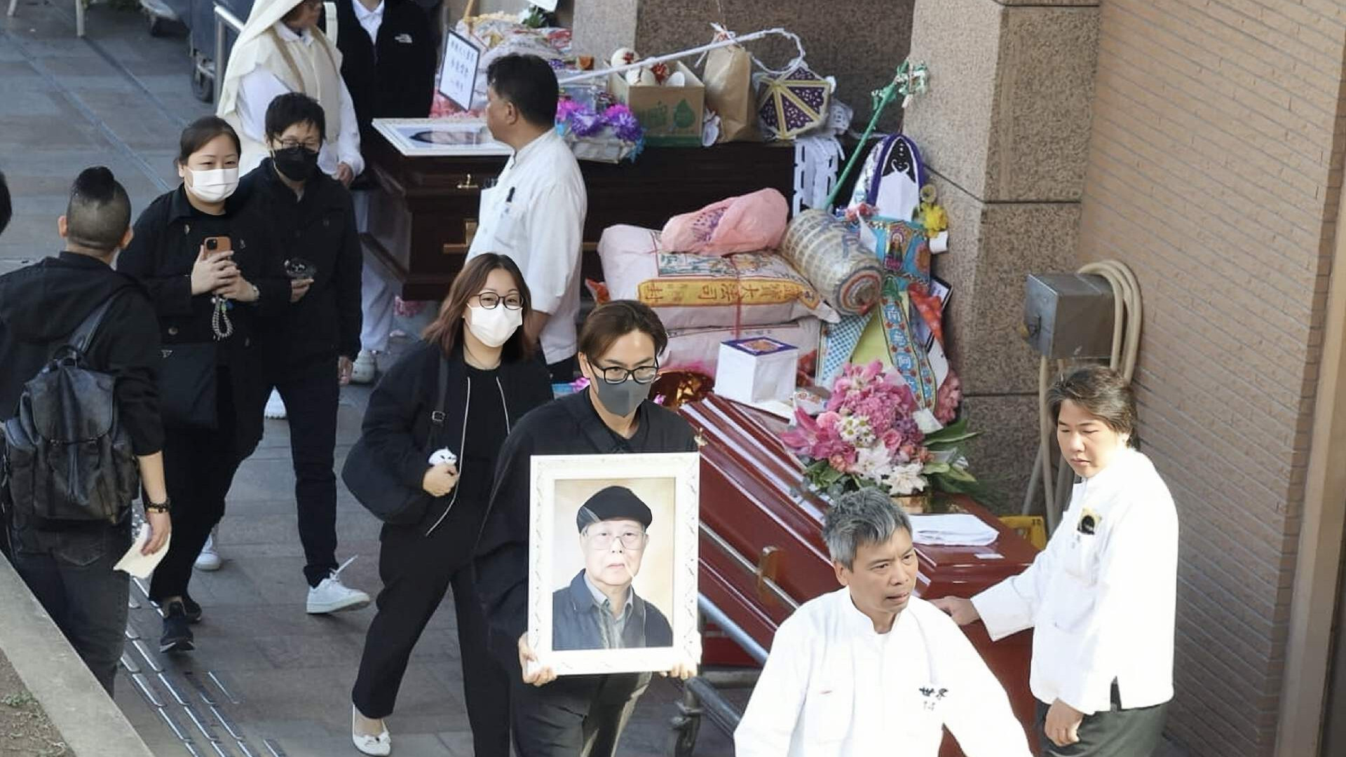 突发！TVB知名男星马国明父亲离世，未公开死讯已低调出殡火化