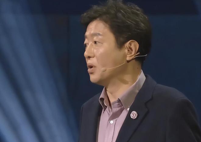 韩国教授直言：自己去了中国，才知道韩国人的优越感真的太盲目了。
那么，这位教授为