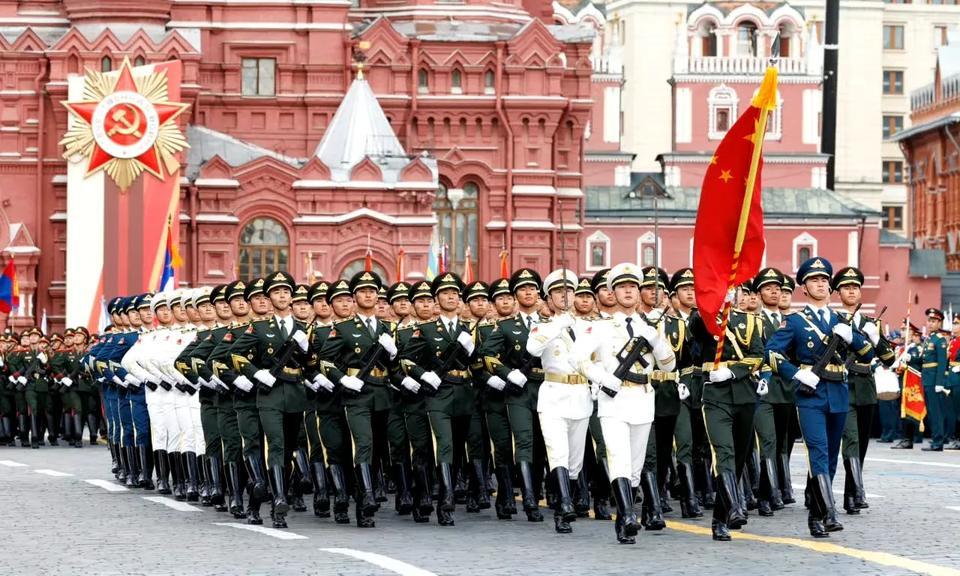 #中国仪仗队亮相莫斯科红场# 中国排面！