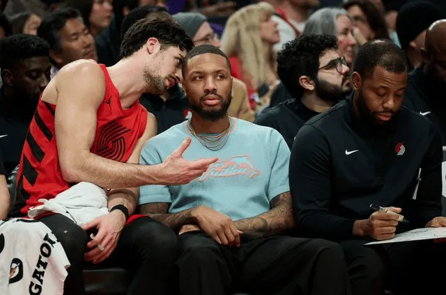 达米安-利拉德近日表示表示，德尼-阿夫迪亚是最适合与他搭档的那种前锋。
达米安-