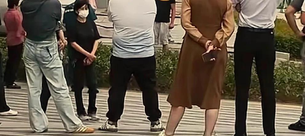 南京江北某盘大降价！业主自发当保安查证。
       南京江北某盘最近直接降了