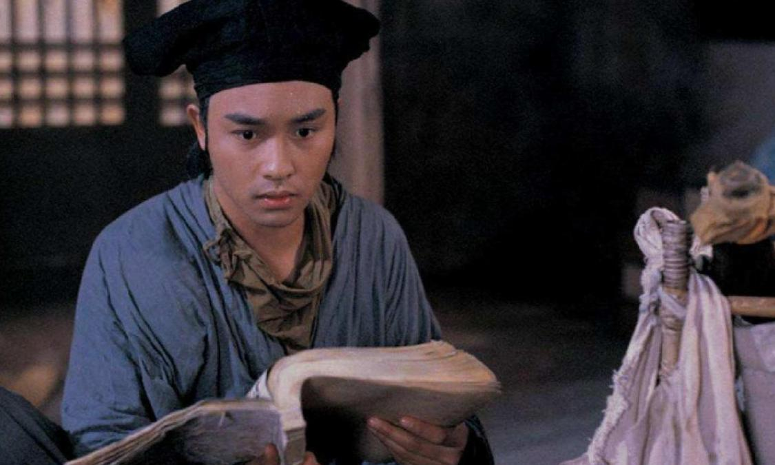 古时候，一男子和6个同乡一起上京赶考，半路在一座寺庙里休息。
晚上他起来方便时，