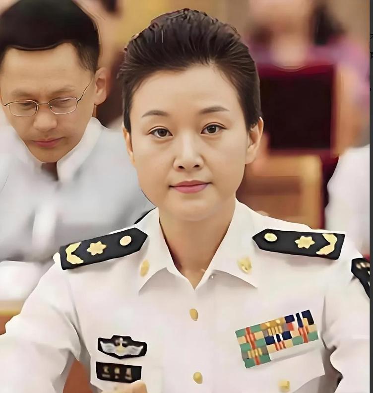 这才是德艺双馨的艺术家
中央音乐学院，中国人民解放军总政治部文工团国家特一级歌唱