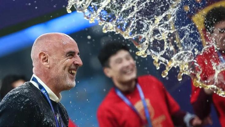 噘嘴骡子卖个驴价钱！穆斯卡特吃亏在自己的嘴上了，退一步讲 最佳主帅该给徐正源