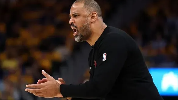 火箭主帅乌度卡今天接受了采访，谈到了球队近期的挣扎。
乌度卡表示：“我们只需要重