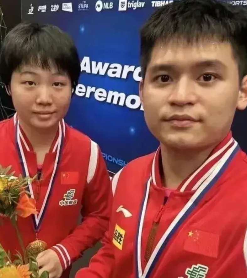 可以参照日本的做法，松岛辉空混双摆烂，日本就对他说，你再这么打，就把你换了，不让