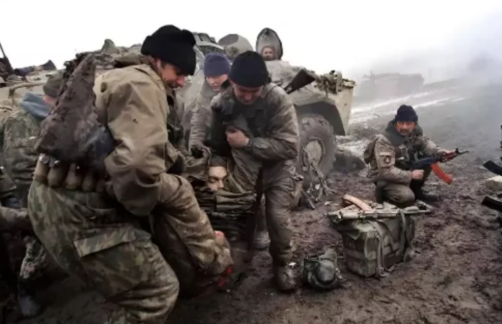 乌克兰前线士兵喊话泽连斯基:伟大的总统先生，你是我们乌克兰人民的骄傲！请你为乌克