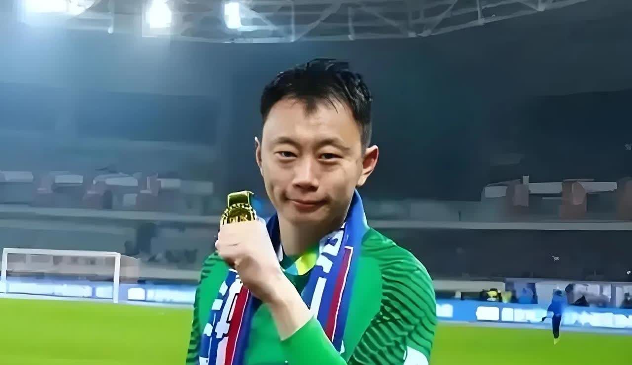 斯卢茨基保持着清醒，因为他比谁都知道申花队如今存在的隐患！

门将位置是令斯