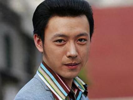 2008年，拍摄《潜伏》时，有个“谢若林”的角色，本着肥水不流外人田的原则，姚晨