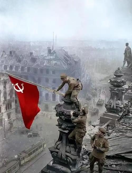 1950年，解放军副师长赴前线侦察，不料途中被土匪乌斯满伏击身亡，王震大怒：“我