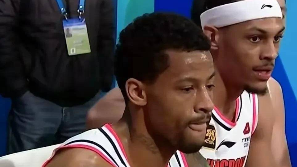 广东队放弃莫兰德原因曝光，辽篮签回早有预案，杨鸣杜峰暗中斗法