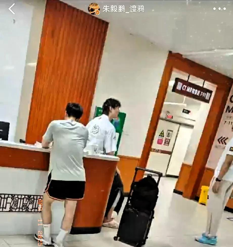 王哲林赛后现身东莞医院！徐杰赛后霸气喊话哈维，这里是东莞，不是上海，恕我直言，徐