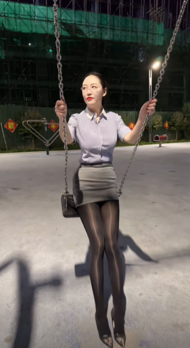 陪小妈出来玩，平时不戴眼镜的！是不是近视了？