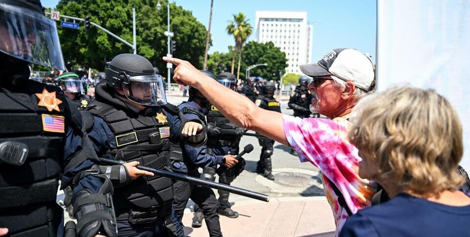颜色革命？美国的独立广场！
俄专家：美国新自由主义者的起义。
6月11日俄罗斯明