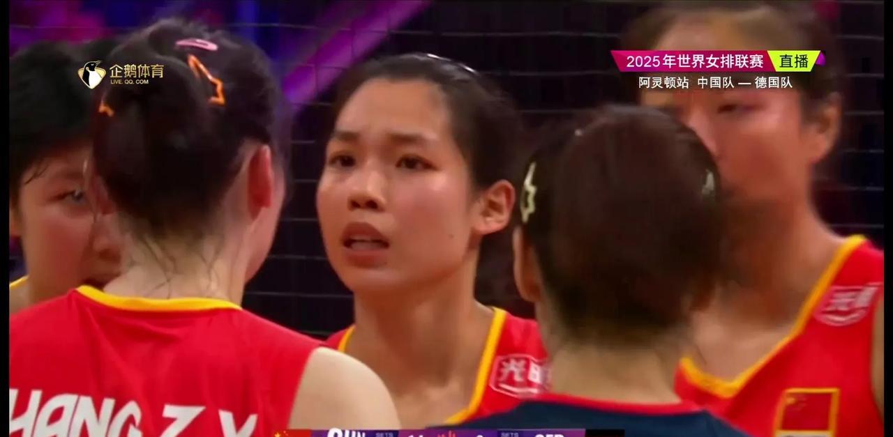 第三局和第四局中国女排解决好了发接发，副攻的的球也多了，分散了对方的主意力，让对