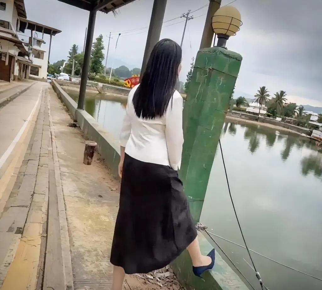 热闹是他们的，我什么也没有。