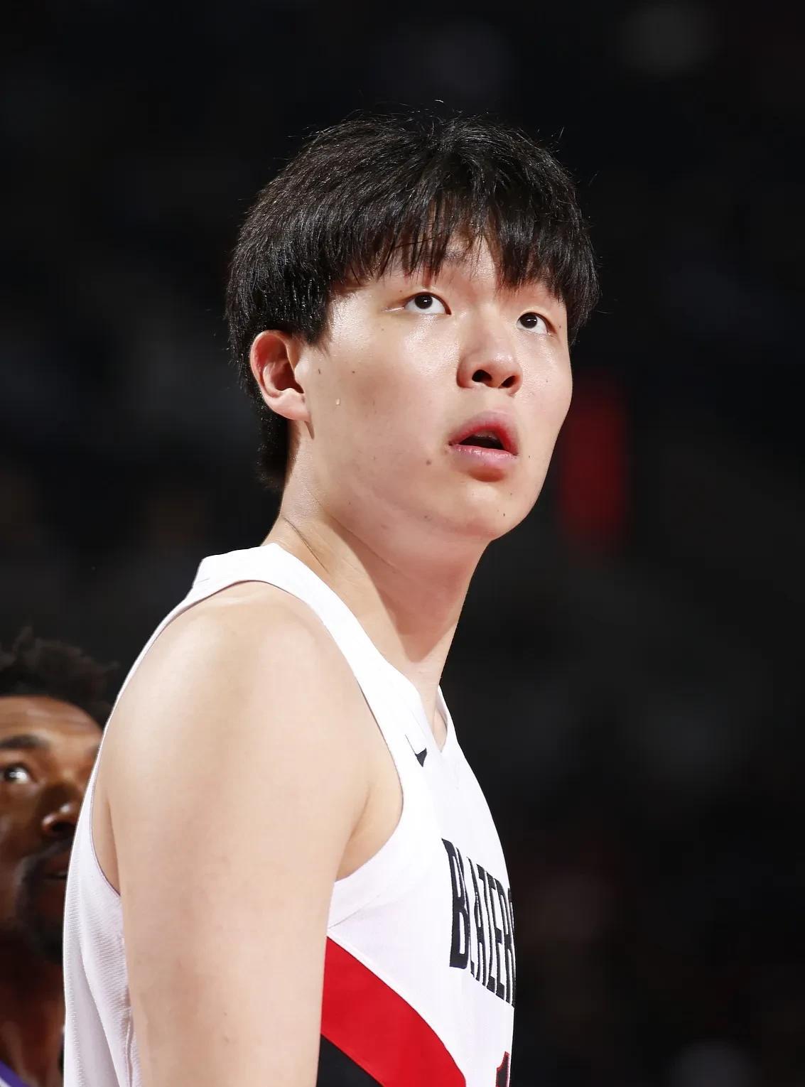 有直播！杨瀚森对阵约基奇！
根据最新赛程安排，今日即11月1日开拓者迎战掘金，值