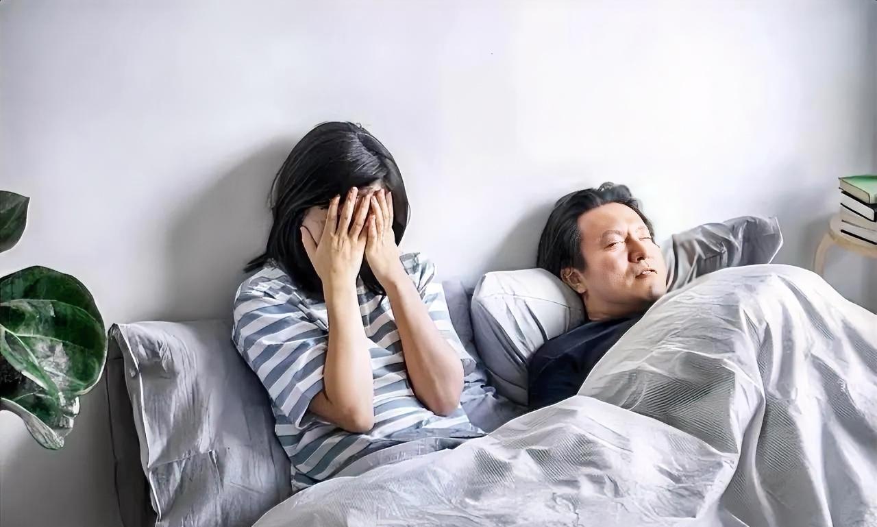 男人碰过野花后，再看妻子是什么感觉？真相很扎心。
第一种，看见老婆就心烦，老婆关