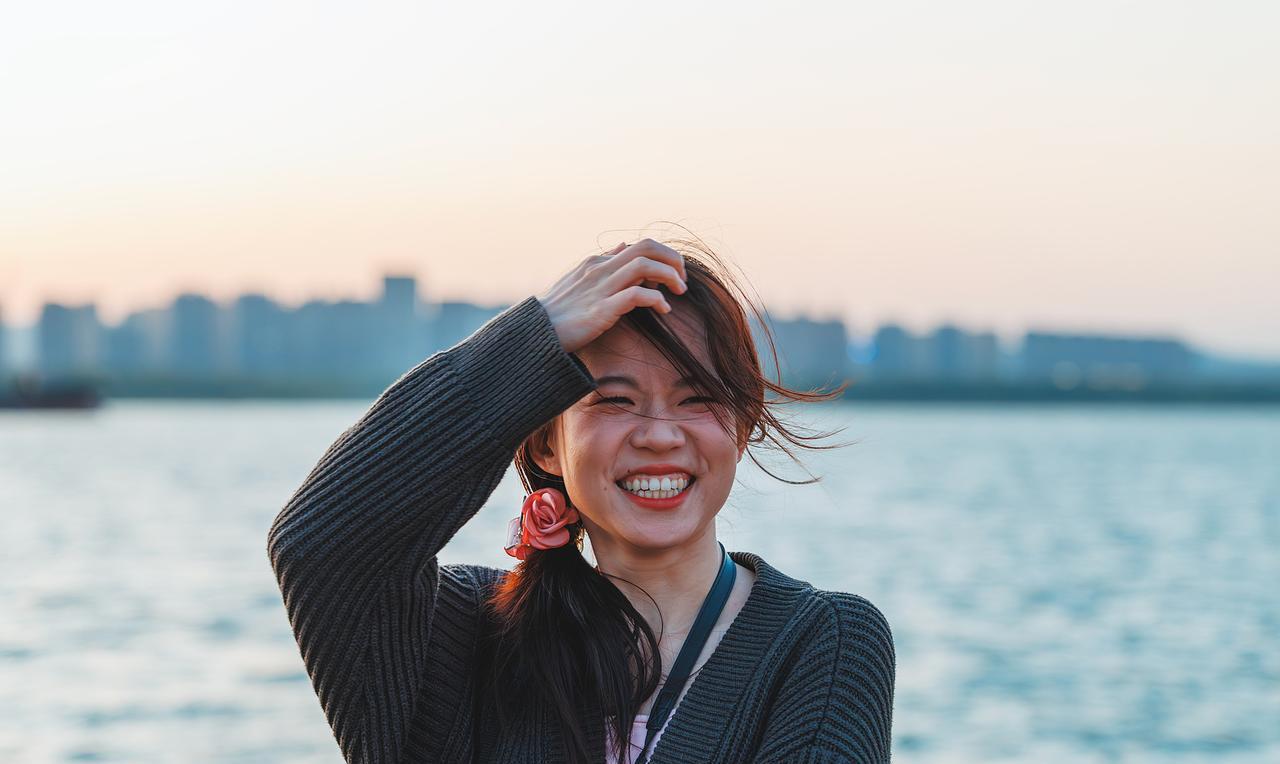 听过一句话：“自己的人生自己描绘，不要把笔交给别人。”
人生在世，最悲哀的事，就