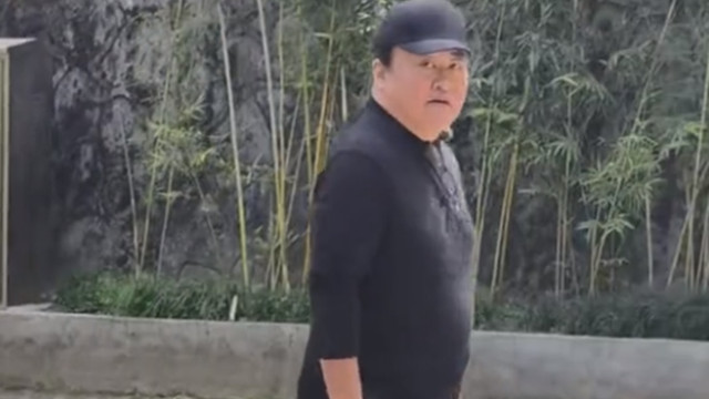 61岁刘欢回娘家，步履轻盈精气神好很多，超爱嚼槟榔腮帮子好大