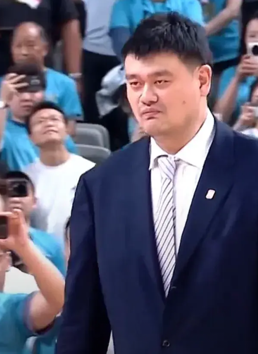 有球迷建议，今年还是辽宁队拿总冠军的好，因为这样的话，姚明会非常开心，他到时候即