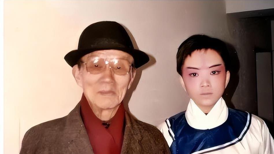 京剧首位女老生王珮瑜指责郭德纲不懂京剧，巅峰创业却赔光所有