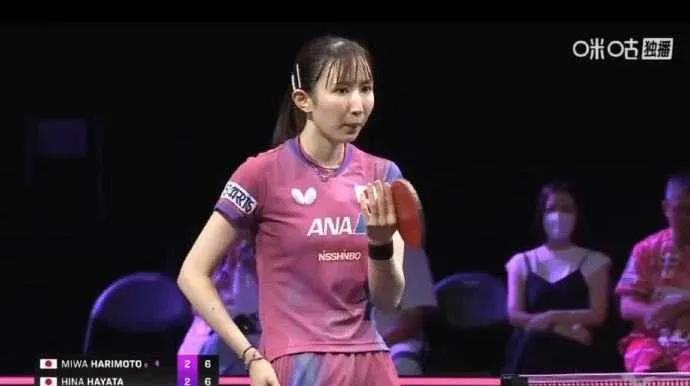 没想到！早田希娜战胜张本美和未成热议，反倒是一个表情出圈。决赛局她因手腕疼申请医