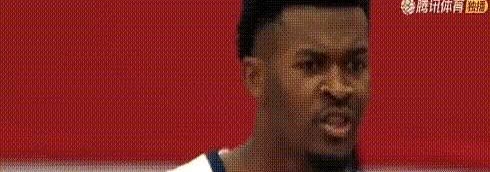 他把NBA最佳新秀心态彻底搞崩。

对手气得踹水瓶被罚出场。

这说的就