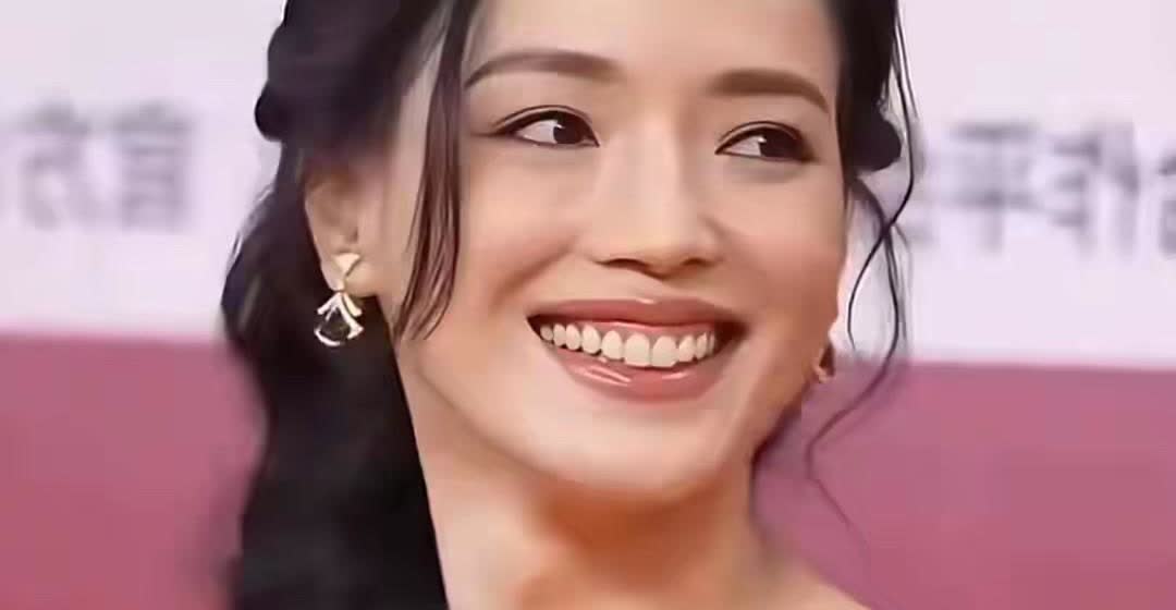 为何医美逆龄在舒淇面前无处遁形 看看被后遗症硬控的曾黎就懂了