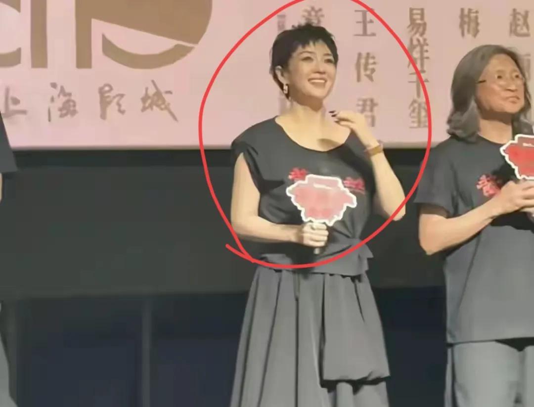 想不明白啊！
以章子怡的咖位和大女主角色，为什么还要动这种小心思？
全剧组同样一