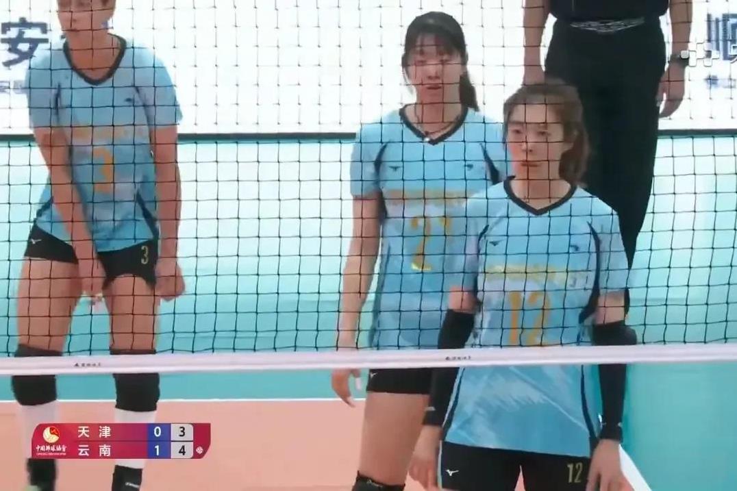 【天津女排队员的表情，苶！】
3：1赢了云南女排，但首局失利，后三局，也没什么绝