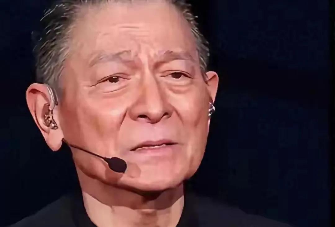 不化妆与化妆，真的是冰火两重天啊！
曾经的一代偶像，终于步入老年人的模样！
不医