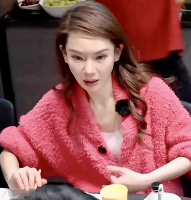 戚薇究竟动了哪里，怎么怎么觉得怪怪的！