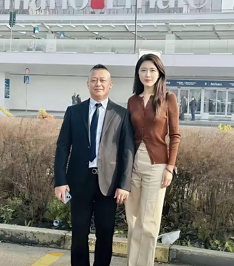 你们认识这位美女吗？
认识的看过很多电视剧
她的美貌无人能敌，就算是章子怡、宋佳