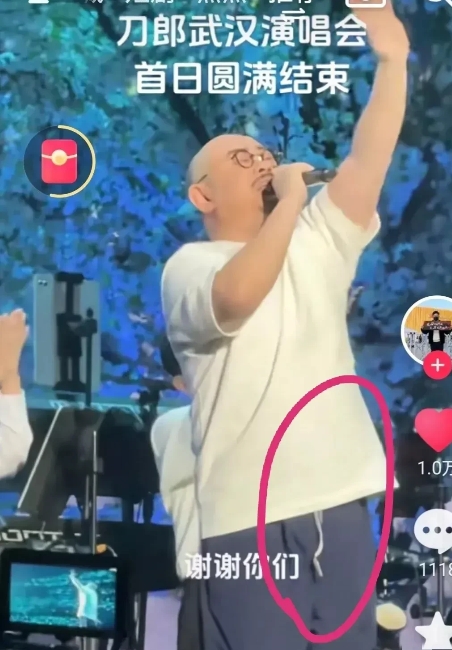 我怀疑过刀郎开演唱会是为了流量，

也怀疑过刀郎开演唱会是为了名气，

万万没想