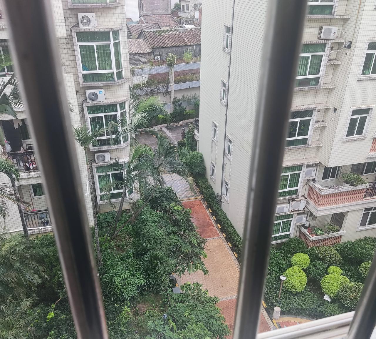 翘首以待的今年最强台风“桦加沙”在哪里？
说了两天没到来，试看台风今何在？
忐忑