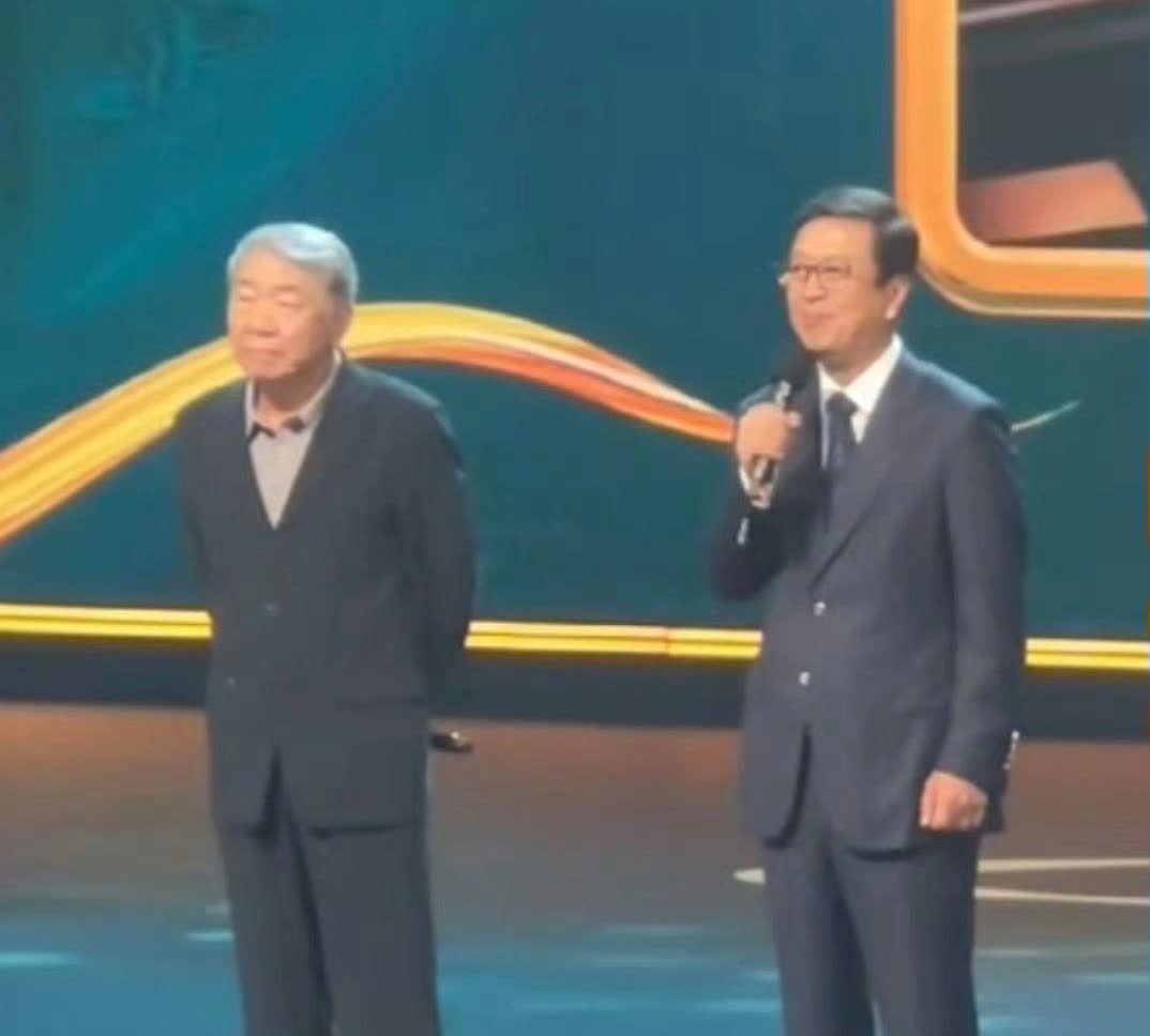 一个和肖战已拍期待二搭中
一个和肖战在拍期待谍报中