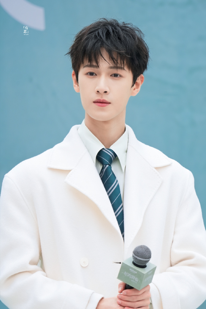 李昀锐今日活动路透图
清爽男大既视感