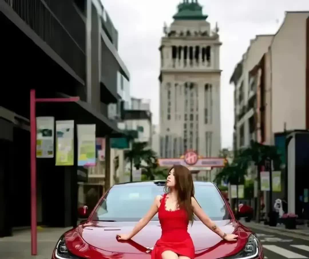 红颜知己，美女香车，这颜值，这身材，一眼万年，谁能不爱？

全新智己L6出身