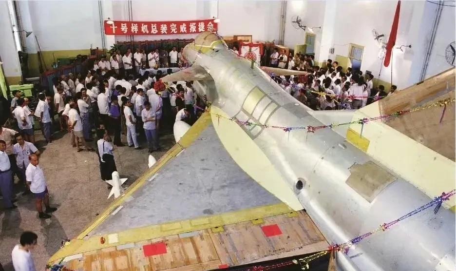 #你记得最深的一首古诗词是什么# 《短歌行》
对酒当歌，人生几何！譬如朝露，去日