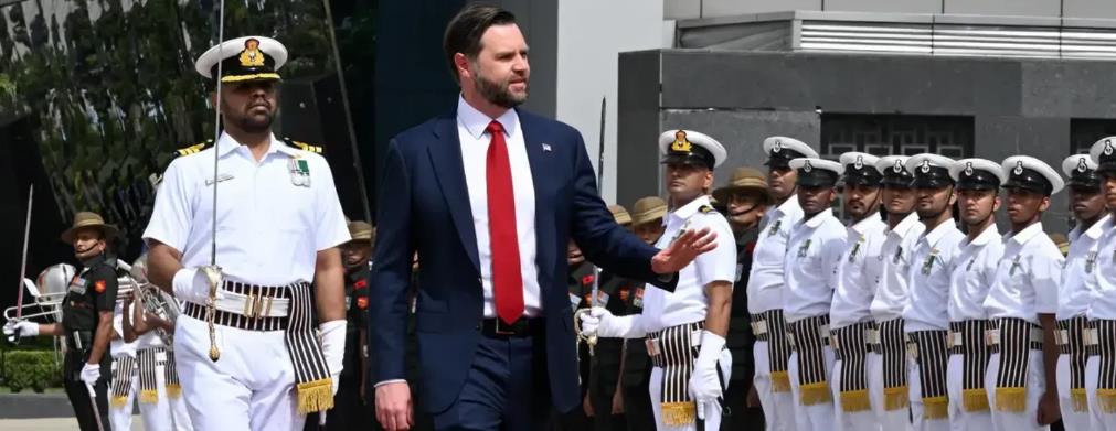 印度女婿美国副总统万斯访问印度，万斯不光自己来了，还带上了自己的印度裔老婆和三个